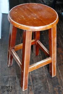 This stool goes from drab to fresh with a farmhouse patina makeover from www.huntandhost.net