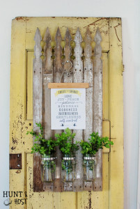 Magnolia Market inspired farmhouse kitchen message board out of fence pickets by www.huntandhost.net