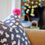 How to store and afford seasonal pillows. This pocket pillow tutorial does the trick! www.huntandhost.net