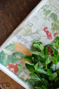 This boring tray gets a farmhouse garden makeover. A DIY napkin "painting" tutorial. www.huntandhost.net