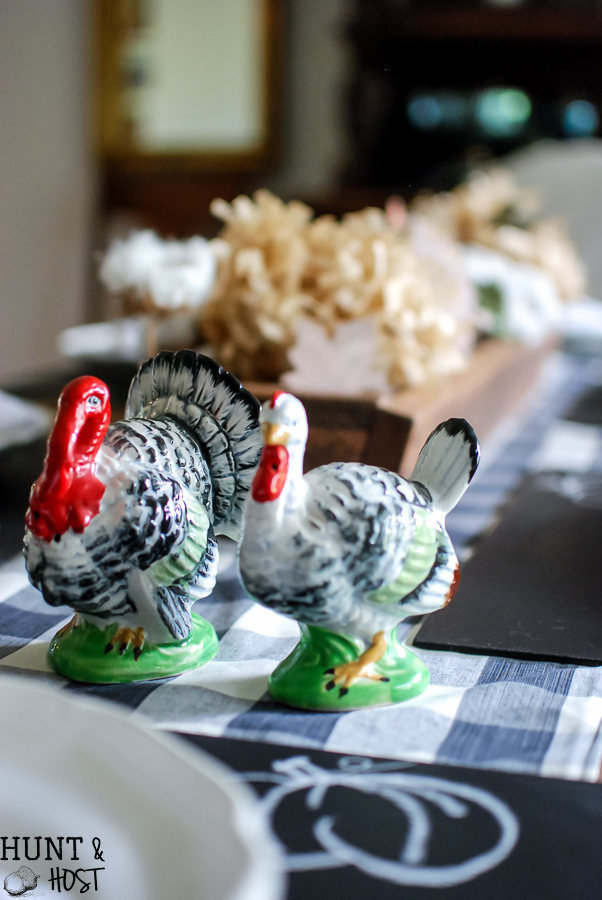 This vintage-inspired turkey decor is exactly what you need in your home to nod to Fall. Vintage, cozy, curated & beautiful coming your way! #turkeydecor #vintageinspired #falldecor 