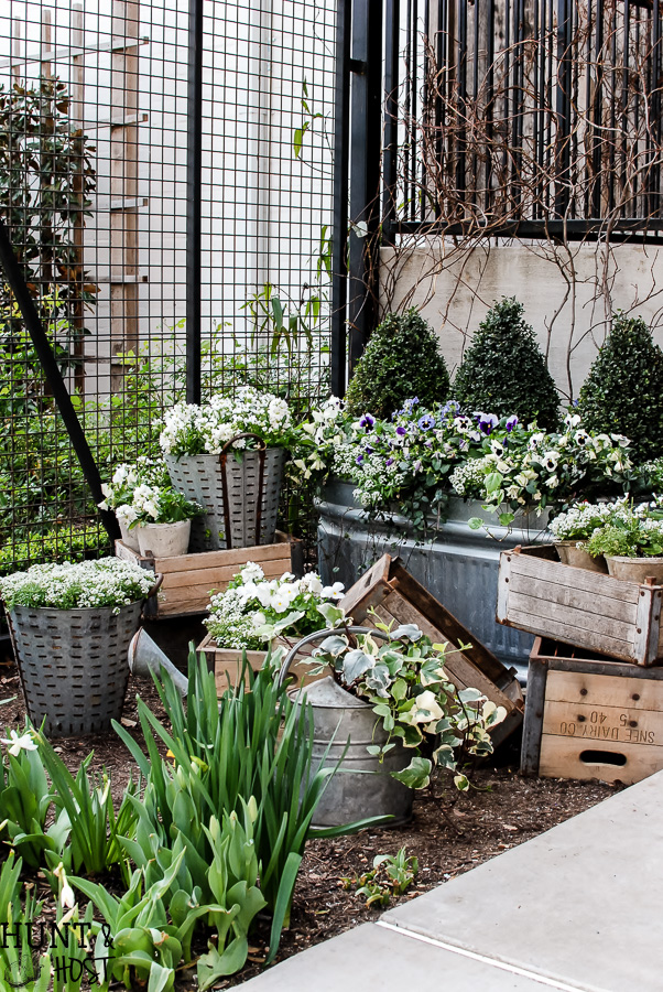 24 Andere Orte zum Einkaufen in Waco. Texas, wenn Sie Magnolia Market und The Silos besuchen. Waco ist voll von schönen Antiquitäten-, Secondhand- und Wohnkultur-Läden. Frühlingsinspiration vom Magnolia Market.