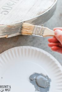 Stenciling 101: tips and tricks for successful stenciling. Stencils are a great way to add farmhouses touches.
