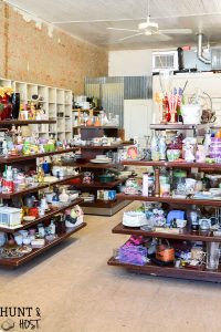 Bryan, Texas shopping spots. A sweet town full of vintage stores, thrift stores and antique stores, great places to eat and fun things to do. Your complete guide to shopping in Bryan, TX