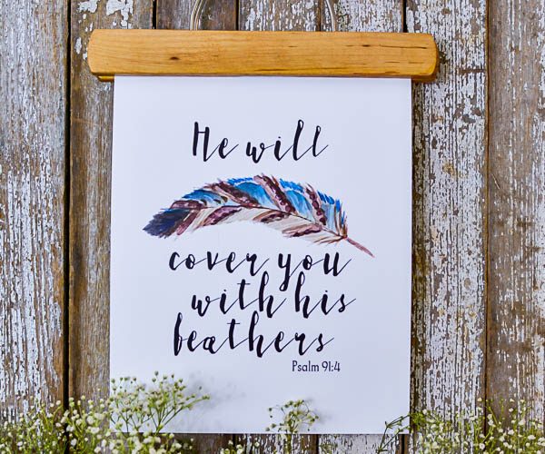 Free printable wall art for fall boho style, plus a bunch of other fall decorating ideas, like wreaths, matels and porches!