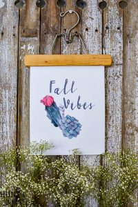 Free printable wall art for fall boho style, plus a bunch of other fall decorating ideas, like wreaths, matels and porches!