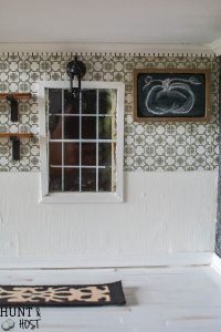DIY Dollhouse wall art ideas along with precious DIY farmhouse style dollhouse décor.
