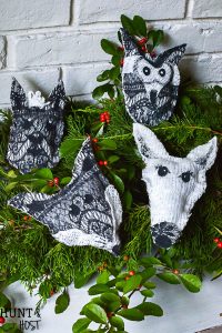 Free woodland animal patterns to decorate for winter. These cute critters are easy no sew projects perfect for wreath, ornaments or other winter decoration ideas!