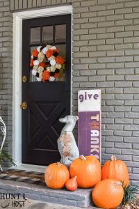Check out this retro give thanks sign, perfect for your fall decor. Easy diy sign.