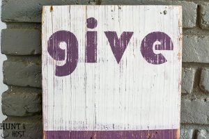 Check out this retro give thanks sign, perfect for your fall decor. Easy diy sign.