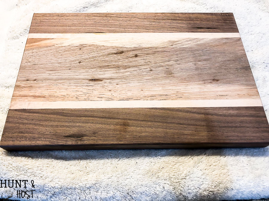 https://salvagedliving.com/wp-content/uploads/2018/01/wood-cutting-board-care-how-to-clean-cutting-board-3.jpg