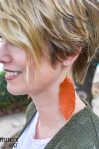 Quick tips on how to make leather earrings from old shoes! Handmade leather earrings are simple to make from the smallest scrap leather pieces you already have in your closet! Teardrop leather earrings and feather leather earring DIY tutorial.
