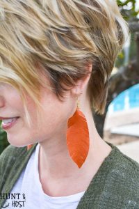 Quick tips on how to make leather earrings from old shoes! Handmade leather earrings are simple to make from the smallest scrap leather pieces you already have in your closet! Teardrop leather earrings and feather leather earring DIY tutorial.