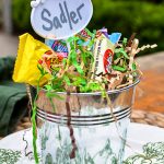 Dollar store Easter decorating ideas. Make a cute and easy Easter table for the kids plus other spring decor from the dollar store here!