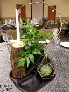 Tips for chic centerpieces on a budget. Are you decorating for a wedding or banquet and have a tight budget? These easy tips will help you create a gorgeous event without breaking the bank!