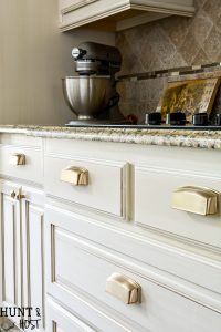 The kitchen got some jewelry with this glam French country hardware selection, plus some easy DIY hardware installation tips! #kitchenhardware #frenchcountrykitchen #goldhardware #kitchencabinetpulls #cuphandles #vintageglam