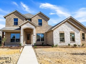 Before pictures of a very vanilla builder grade home ready to get a personal and cozy makeover on a budget full of DIY ideas, tips and tricks. Follow along this cookie cutter home makeover!