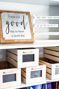 The cutest farmhouse classroom you ever saw. Visit this school room inspired by Magnolia Market and Joanna Gaines. It will have you wanting to pack a lunch and go back to school with it's fresh black and white decor and trendy farmhouse vibe. #schoolhousetheme #fixerupperclassroom #jojostyle #farmhouseschooldecor #magnoliaclassroom #teacher #classroomideas