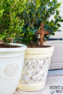 Update your outdated terra cotta pot into a French country classic. Streamline your potted patio plants or bring an outdoor potted plant inside with this easy DIY makeover to get your old pots to match your current décor. It's so much easier to update what you have rather than buy new pots! Please a great tip on how to keep clean up quick and easy!