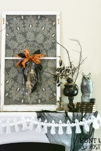 A gorgeous vintage farmhouse Halloween can be achieved with even the tightest budget. See this finance friendly ideas to get your home decorated for Halloween with a trendy farmhouse style mixed with vintage age and patina. The 99 Cent Only Store is your all in one spot for the perfect Halloween decorating supplies. #dothe99 #99obsessed #vintageHalloween #budgetHalloweendecor #halloweentable #halloweendecoratingideas #halloweenmantel