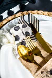 Your source for burlap utensil holders and an easy DIY tutorial to decorate these burlap utensil ouches for an everyday table setting or holiday tablescape. #tablescape #utensilorganizing #holidaytable #everydaydining #burlapdecor #silverwareholder #ribboncraft