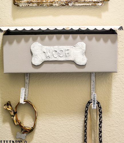 Cute idea to repurpose a vintage mailbox into a dog walking station. Upcycled storage solutions are the best! It's great to have a useful and stylish organiztion idea up your sleeve, especially when it comes to a good way to store pet supplies like dog leashes and treats. #petstorage #dogwalkingstation #vintagestyle #mailboxupcycle