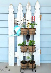 Add picket fence projects to your decor for cute, classic, country, farmhouse decor on a budget! These creative picket fence projects will add instant age and appeal to your home with a budget friendly DIY procetag. #picketfence #DIYfarmhousedecor #budgetdecor #upcycledfenceprojects #easyDIYideas #gardendecor #towelholderideas #DIYanimalaccessories