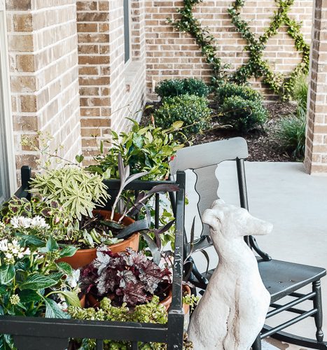 Here are some easy tips for porch decorating on a budget. You will gets great ideas for your patio decor plus some tips on how to use a paint sprayer on your patio furniture. #porchdecor #budgetdecorating #patiofurnituremakeover #garageslaemakeover #garagesalefinds #repurpose #howtopaintfurniture #wagnersprayer