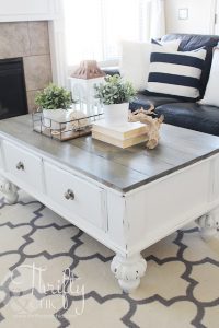 Grab these coffee table decor ideas for a cozy living room. This post is awesome, it has a list of must have elements for cozy coffee table styling plus a list of supply ideas for your cozy coffee table to be magazine worthy! #coffeetablestyle #coffeetabledecor #vignettestyling #decortips #decorating101 #decoratingtips #cozylivingroom #livingroomdecor #coffeetabledecorideas