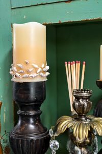 Looking for a fun and easy heat tool project idea? This decorative candle DIY is a beautiful candle centerpiece for home. If you have a heat tool and are looking for a great heat gun idea you need to check this out! #heattool #heatguntips #heattoolideas #heatgunuses #candledecor #centerpieceideas #tablescape #coffeetabledecor