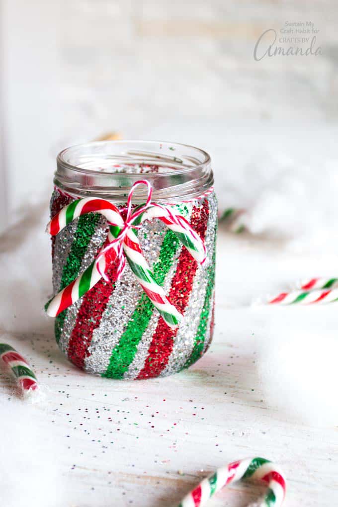 21 DIY gift ideas in a jar that are perfect for the holidays! Get a ton of great gift giving ideas for women on your gift list. Cute jar decor ideas and more are all here for your creativity to go wild. #jargifts #giftideas #masonjar #balljar #easyDIYgift