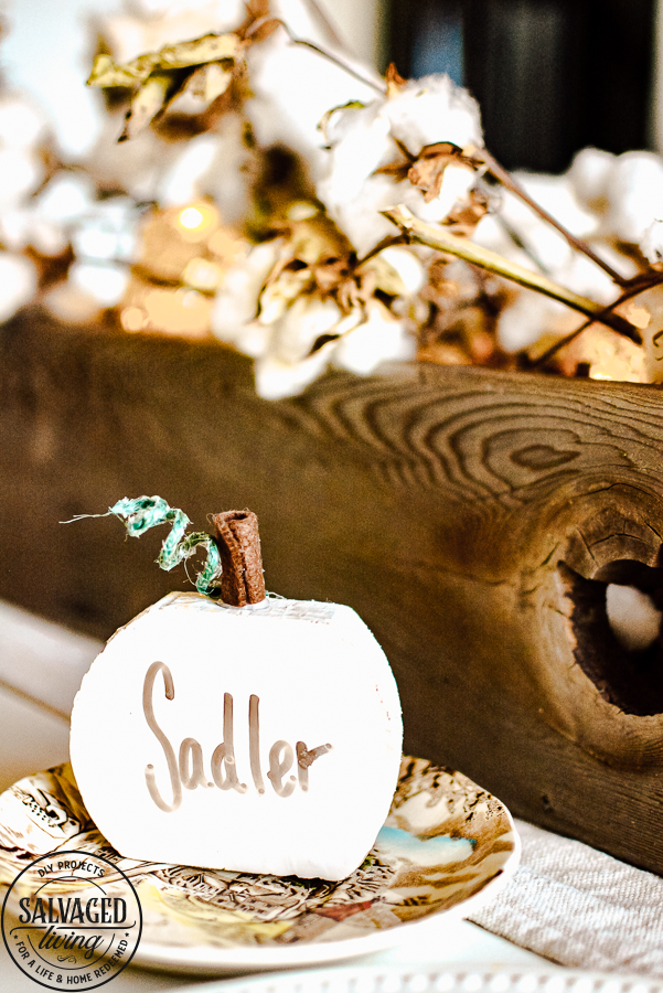 DIY dry erase pumpkins for a fall tablescape, perfect for a large Thanksgiving get together. Use these dry erase name plates over and over for neutral fall decor. #dryeraseboardideas #DIYdryerase #dryerasedecorate #falltablescape