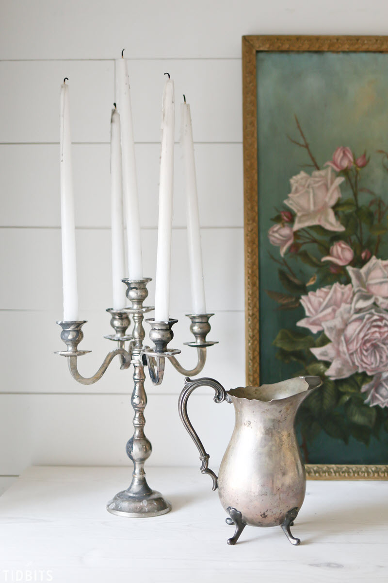 A list of gorgeous ways to decorate with silver in your home decor vignettes, table and styling. Vintage silver is so versatile and the perfect vintage decor item to add age, patina and vintage style to your home on a budget. #vintagesilvervignette #vintagesilverdisplay #silverideas #silverdecoration @vintagesilverfrenchcountrydecor