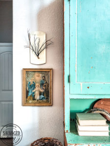 The ultimate guide to how to hang odd shaped items, including heavy items, mirrors, pictures on a wall, hanging without nails, and more. I will show you what hardware I use to hang platters, tins, book pages and bowls. #howtotips #wallhanginghardware #nonailholes