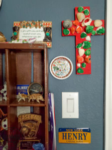 The ultimate guide to how to hang odd shaped items, including heavy items, mirrors, pictures on a wall, hanging without nails, and more. I will show you what hardware I use to hang platters, tins, book pages and bowls. #howtotips #wallhanginghardware #nonailholes