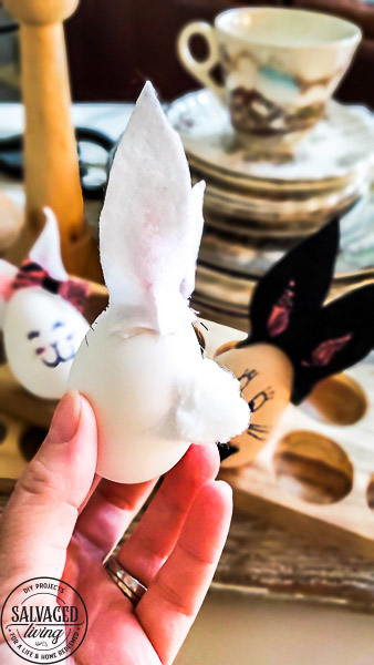 This easy Easter craft if fun to do with kids or as elegant farmhouse Easter decor. Make Easter Bunny eggs. Simple spring craft idea that only take a few supplies from the Target dollar spot or the dollar store! #eastercraft #dollartreecraft #Easterdecor #craftwithkids