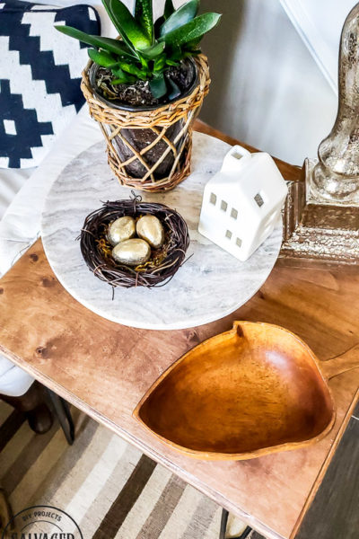 this list is full of amazing ways to decorate with wood bowls. Using wooden bowls in your decor is a great way to add vintage style, warmth, depth and texture to your home decorating. You can find wooden bowls in thrift stores and garage sales then use them in your home decor with this simple decorating ideas! #woodensaladbowl #vintagedecor #cozyhome #decoratingideas