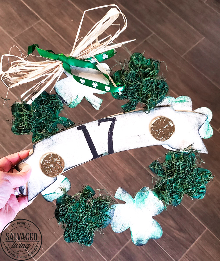 St. Patrick's Day decor ideas from the Dollar store. Use this cute St. Patrick's day wreath tutorial and St. Patrick's Day home decor styling idea to create a cute green space in your home! Mix old, vintage items with dollar store decor for a classic St. Paddy's day look. #stpatricksday #dollarstorecraft #budgetdecoridea 