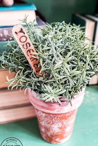 how to make diy herb garden markers for your garden with simple supplies for garden markers that will last inside or out. They make cute farmhouse decor for your indoor potted plants as well. #gardencraft #gardenstake #raisedgardenidea