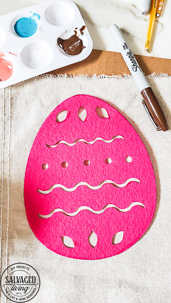 Use Dollar Tree supplies for the Dollar Tree craft for Easter. It's so easy to paint dropcloth for a fun Easter sign you can use in your Easter decorations. DIY this Easter sign in your favorite colors and use Dollar Tree felt pieces for an easy stencil! #dollartreecraft #eastercraft #easterdecorations #easterdecorideas