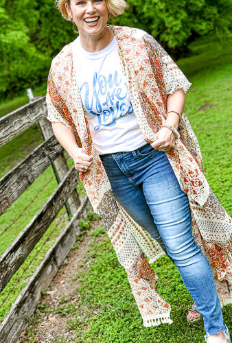 cute fashion over 40 for summer outfit ideas you will love if you are in the over forty club! Great graphic tees that pair well with jeans and a kimono for a classic summer outfit you can wear with confidence! #outfitideas #plussize #over50 #over40 #summeroutfitideas