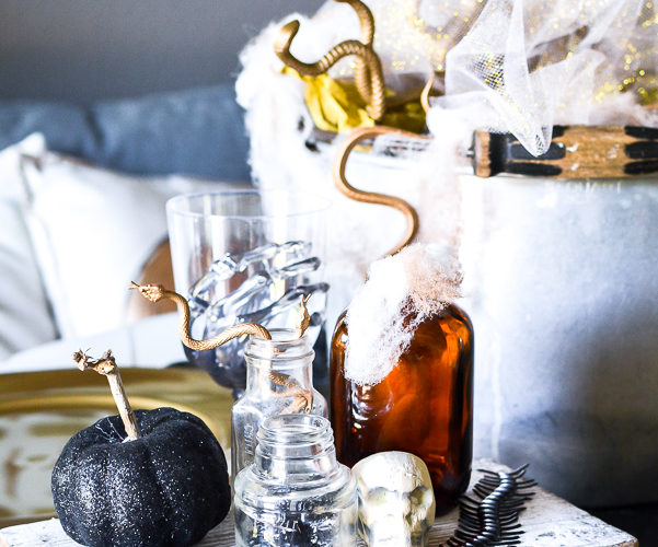 Create a fun Halloween tablescape with dollar stores supplies with these great Halloween decorating tutorials that are budget friendly for your holiday decorating! #halloweentable #dollarstoreHalloween #budgetHalloweenDecor