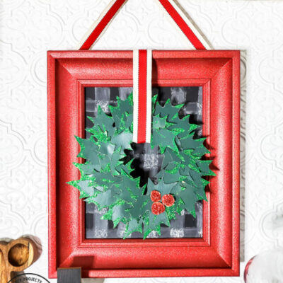 CHRISTMAS-THEMED PICTURE FRAME MAKEOVER