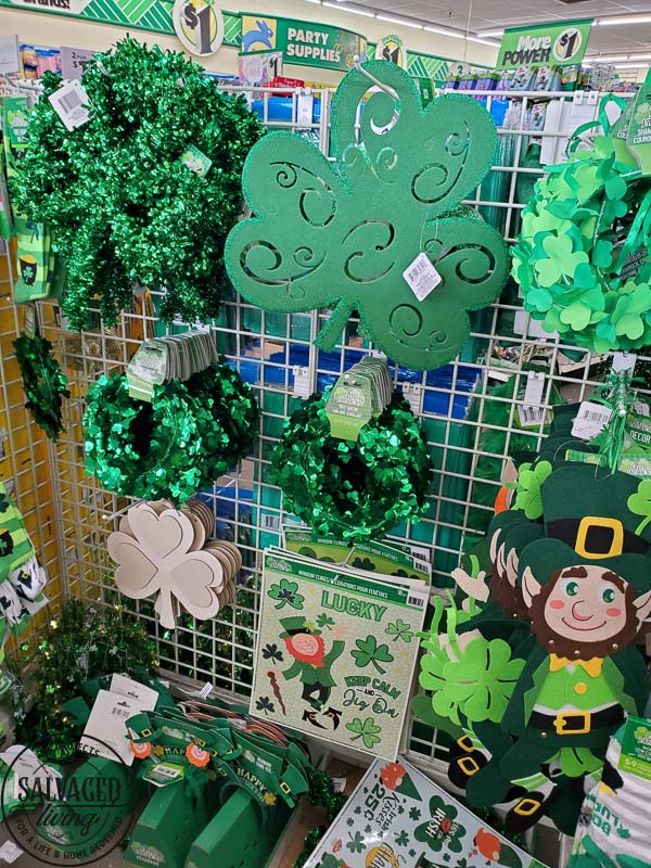 Use a dollar store felt shamrock for an easy St. Patrick's Day craft - this St. Paddy's Day banner is a beautiful watercolor shamrock idea you can DIY to decorate for St. Patrick's Day! #StPatricksDaydecor 