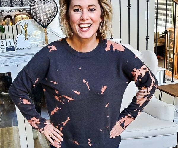 Learn how to bleach tie dye a sweatshirt with this simple video tutorial. Get a trendy bleach dyed shirt on a budget when you DIY it. This crafty clothing project is perfect to do with friends, family and kids. #bleachdye #tiedye #walmartclothing #budgetclothing