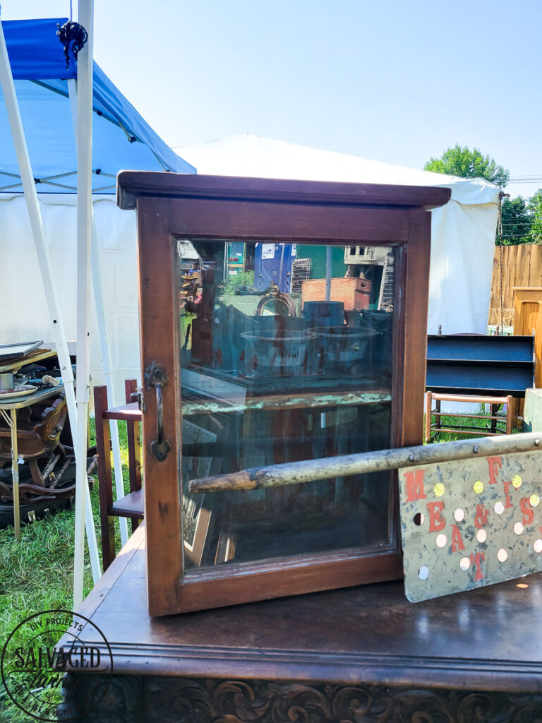 The vintage trends found at the Brimfield Antique Flea Market in Massachusetts. Be on the lookout for these vintage finds to use in your home decor. #vintagedecor #fleamarket #decor trends #vintagestyle
