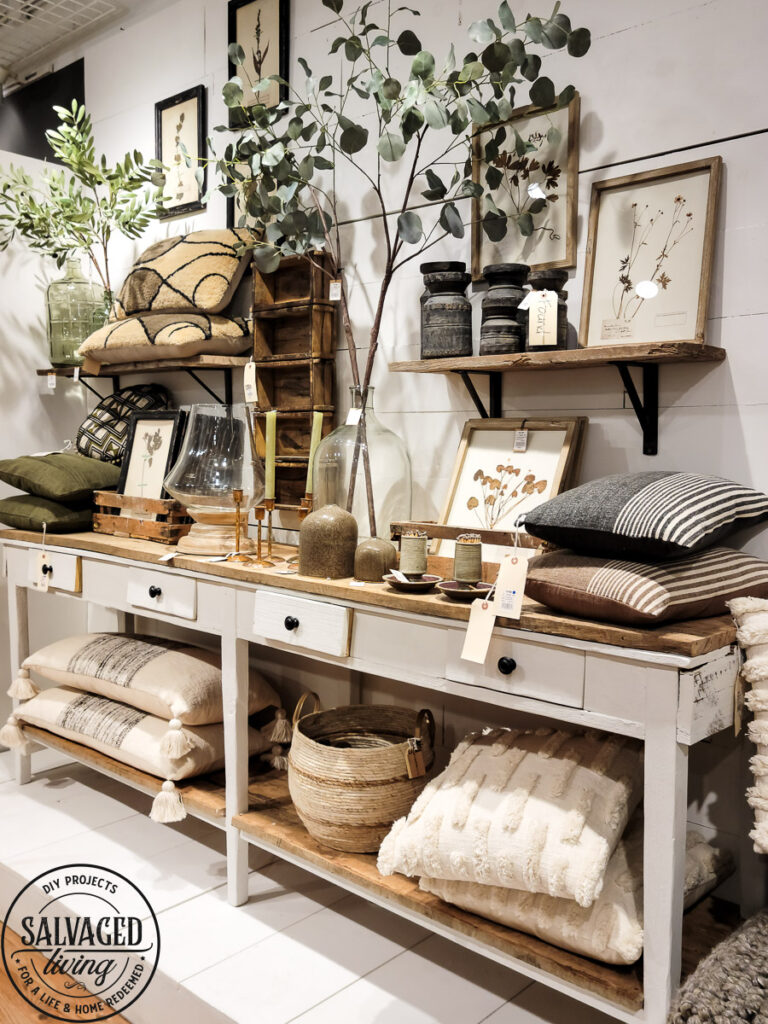 Wondering what the spring home decor trends for 2022? Here is a printable list of the deisgn trends coming from market that you can implement into your home decor shopping, thrift store hunting and DIY or craft projects! #decortrends #homedecorshopping #vintagestyle