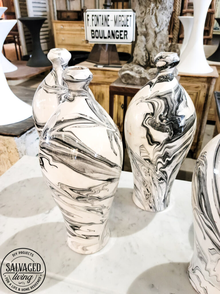 Vintage trends from the Round Top, Texas antiques show. Add these on trend vintage home decor items to your house for that cozy, curated feel. Be sure to look for these unique vintage items as you shop garage sales, flea markets and thrift stores! #vintagestyle #cozyhome #curateddecor