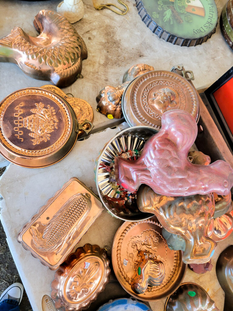 Vintage Trends from Round Top Antiques Week in Round Top, Texas. Come see what is hot in home decor and thrifted finds by shopping this massive, famous fleam market downin Texas. #trendalert #vintagedecor #warrenton