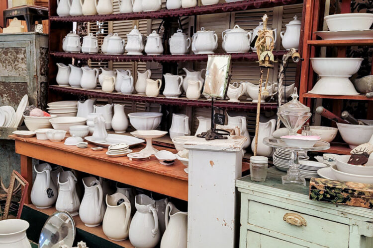 Vintage Trends from Round Top Antiques Week in Round Top, Texas. Come see what is hot in home decor and thrifted finds by shopping this massive, famous fleam market downin Texas. #trendalert #vintagedecor #warrenton